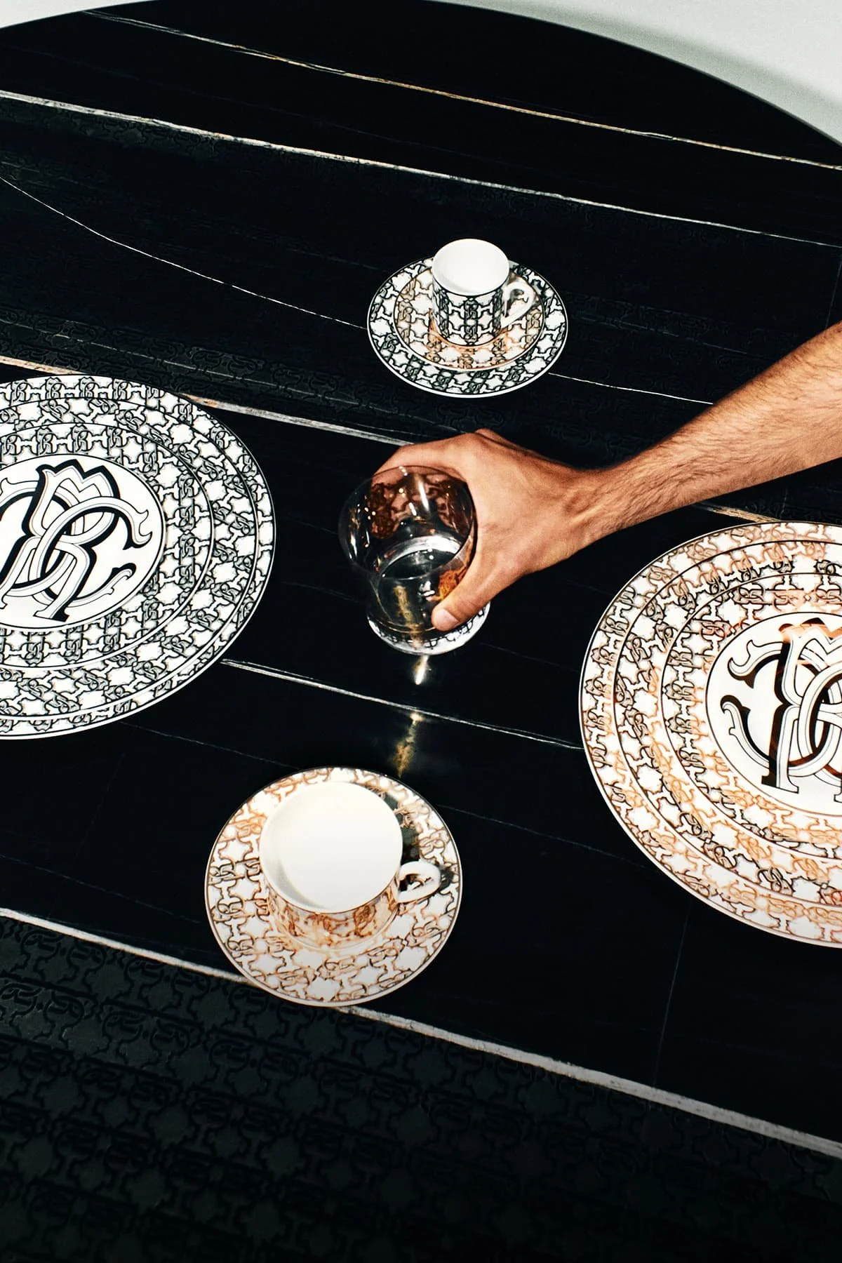 Cat_home_tablewear_desk